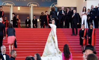 Lý Nhã Kỳ tiếp tục càn quét thảm đỏ Cannes 