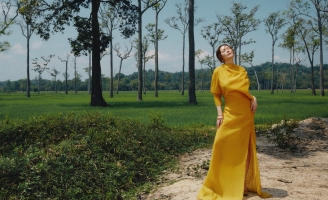 Lý Nhã Kỳ tỏa sáng giữa cánh đồng lúa Nam Cát Tiên