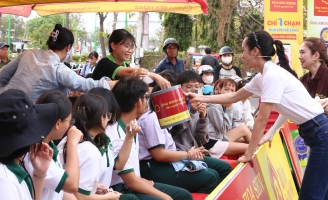 Mái ấm gia đình Việt tiếp tục hành trình đến Cần Thơ, mang yêu thương đến trẻ em mồ côi