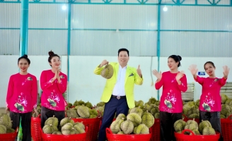 Michael Lang ra mắt ca khúc về trái cây gây tò mò