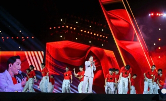 Minh Beta: “Cả đời cặm cụi làm doanh nhân… nhưng hạnh phúc nhất là được hát cho Tổ quốc”