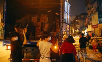 Một đêm giải cứu: 250 tấn rau, 10 vạn trứng gà Hải Dương về Hà Nội