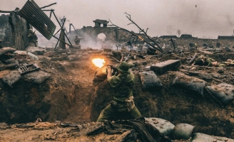 “Mưa đỏ”: Bản anh hùng ca gây chấn động phòng vé Việt