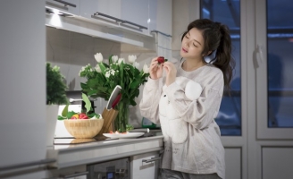 Ngắm nhìn những khoảnh khắc đời thường của Lý Nhã Kỳ trong căn hộ ở Pháp