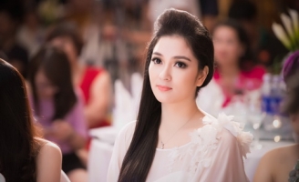 Ngẩn ngơ trước nhan sắc 'nữ thần' của Hoa hậu Nguyễn Thị Huyền