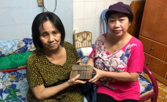 Nghệ sĩ Hoàng Lan run rẩy, người lắc lư vì bệnh Parkinson