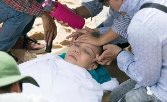 Nghệ sĩ Việt Hương ngất xỉu ngay trên biển khi thực hiện cảnh quay hoán đổi thân xác 