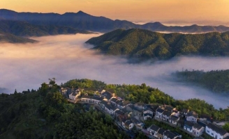 Ngôi làng tuyệt đẹp trên đỉnh núi, ngắm hoàng hôn qua biển mây đẹp ngất ngây