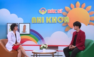 Người chồng bị vợ hiểu lầm có bồ nhí khi đang ép dầu thực vật cho con