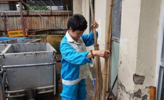 Người đàn ông quái gở khiến nữ lao công căm phẫn