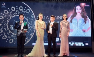 Người đẹp làng thiết kế thời trang Nhật Phượng đấu giá bộ đầm dạ hội tuyệt đẹp làm thiện nguyện