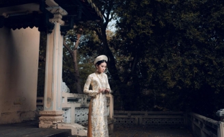 Người đẹp Thạch Thảo đài các, kiêu sa trong áo dài Việt Hùng