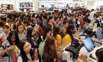 Người trẻ mạnh tay chi tiêu