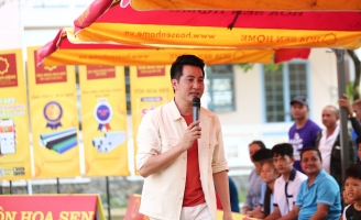 Nguyễn Phi Hùng và Linh Thủy Đan góp sức mang về 105 triệu đồng cho các em nhỏ mồ côi