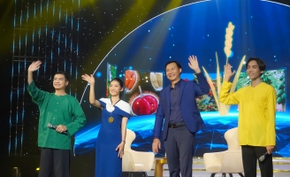 Nguyễn Thanh Huyền từ Úc trở về quê hương làm nông dân trồng cây macca