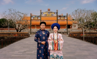 Nguyễn Uyên Phương Kỷ Niệm 10 Năm Cưới Với Bộ Ảnh Cổ Phục Tại Đại Nội Huế