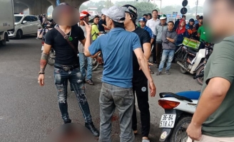 Nhân chứng kể lại giây phút kinh hoàng khi nam thanh niên dùng dao truy sát 2 cô gái giữa đường