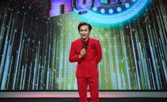 Những bộ vest làm nên thương hiệu của MC Đình Toàn tại Tinh Hoa Hội Tụ mùa 3 