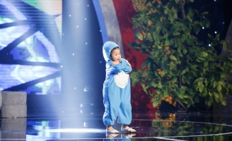 Những điều bạn chưa biết về “Nữ hoàng ứng xử” 5 tuổi khiến Đình Toàn, Đại Nghĩa chào thua