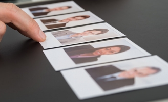 Những góc khuất của nghề 'săn đầu người'