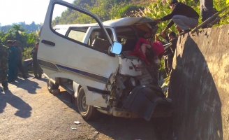 [NÓNG] 2 người chết, 6 người bị thương khi xe của Trung tâm dạy nghề trẻ tàn tật đâm vào vách núi