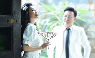 NSƯT Trịnh Kim Chi cùng ông xã kỷ niệm 20 năm ngày cưới 