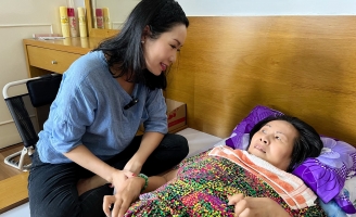 NSƯT Trịnh Kim Chi tiếp tục giúp đỡ nghệ sĩ Hoàng Lan