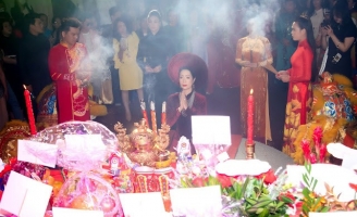 NSƯT Trịnh Kim Chi xúc động ngày giỗ Tổ 