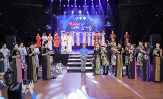 NTK Việt Hùng cùng hàng trăm Nghệ sỹ danh tiếng mang nghĩa tình về với miền Trung