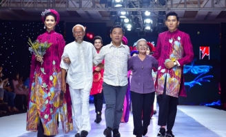 NTK  Việt Hùng tôn vinh nét đẹp Việt trong BST “Đại sứ Áo dài Việt Nam”