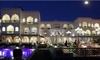 Ông chủ Khaisilk bán tòa lâu đài trắng ở Sài Gòn?