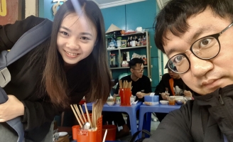 Phóng viên NEWSIS: 'Thích cà phê trứng, khi ăn chè thì... thích chè hơn'