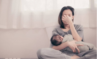 Phụ nữ và áp lực trong mùa giãn cách