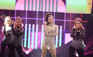 Phương Trinh Jolie lo cho đội mình đến mức quên cả bản thân