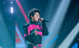 Poppy Nhật Liêm mở màn bùng nổ, chinh phục cả 3 HLV tại Đấu Trường Ngôi Sao 2025