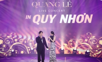Quang Lê - Lệ Quyên nắm tay tình tứ