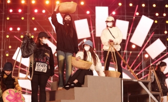 Sân khấu Lễ kỷ niệm 130 năm Đà Lạt hình thành và phát triển nóng dần tại quảng trường Lâm Viên