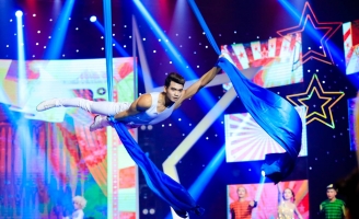 Sao Nối Ngôi - Tập 1: NSƯT Kim Tử Long ghen tỵ với body 6 múi của “soái ca làng xiếc”