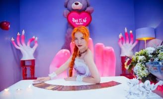 Sau 2 sản phẩm hoài niệm, Đông Nhi bùng nổ với màu sắc mới 