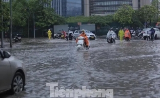 Sau trận mưa 'kỷ lục', ngày và đêm nay Hà Nội tiếp tục mưa rào