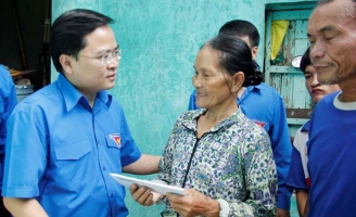 Sẻ chia mất mát với đồng bào sau bão số 10