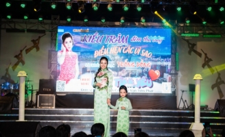 Sen trên Áo dài Việt Hùng- Nét hoài cổ cho những người yêu ký ức xưa