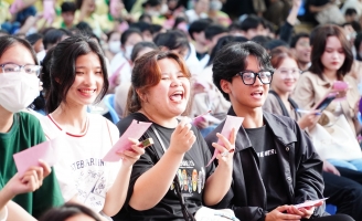 Sinh viên Tp.HCM hào hứng với lô tô show 