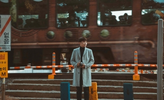 Sự trở lại ấn tượng của Andiez cùng bản ballad tự sự đầy da diết “Ai Đang Ở Trong Gương”