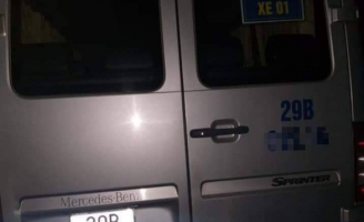 Tài xế chết trong xe đưa đón học sinh