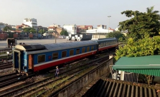 Tàu khách Lào Cai - Hà Nội lại bị trật bánh tại ga Yên Viên