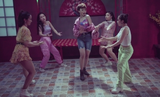 Thái Bảo chào năm 2021 bằng MV “Yêu nhau kẻo lỡ thanh xuân” 