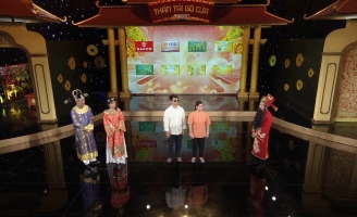 Thần tài Đình Toàn trao phần thưởng “khủng” cho đôi vợ chồng khiếm thị vượt khó khăn