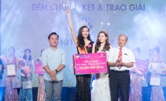 Thanh Khoa rạng rỡ trong đêm đăng quang Miss HUTECH 2019