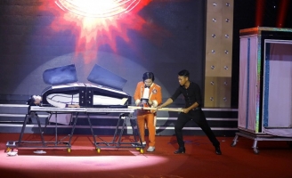 Thí sinh “Kỳ tài lộ diện” cưa đôi con gái trước sự hoang mang của khán giả